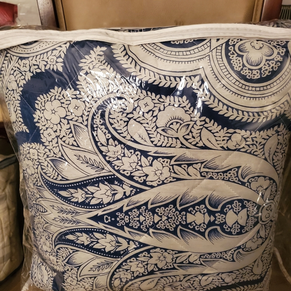 Reversible Full 3 PC Bedspread.....NEW